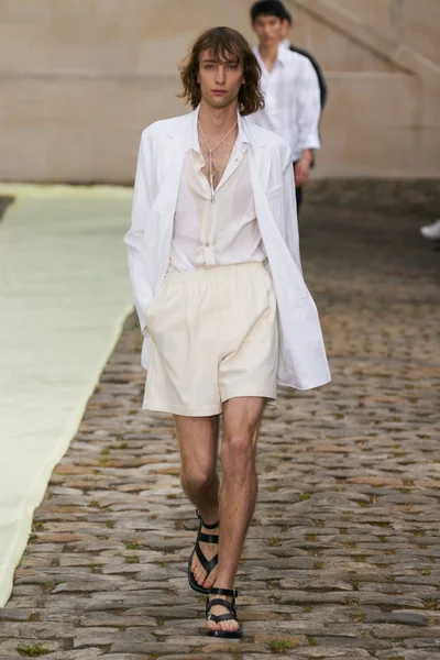 Look 50